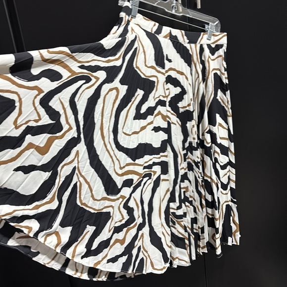 Chico’s Midi skirt,pleated,lined,side zip/button,flowy,lightweight,swirl print - Picture 1 of 9